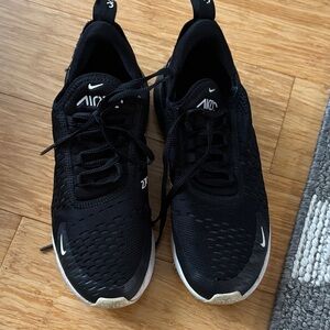 Nike Black and White Airmax 270